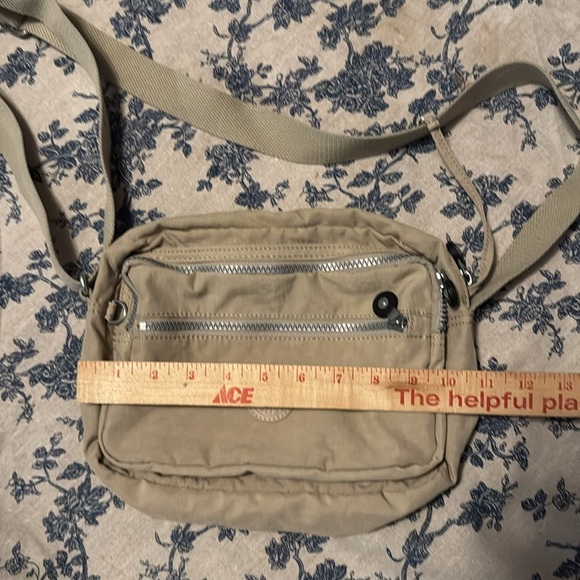 Kipling Tan Messenger Bag with Adjustable Strap and Durable Fabric - Picture 3 of 4